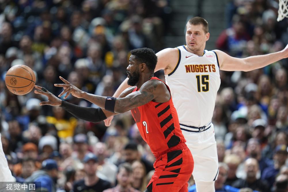 并成为球迷 并成为球迷