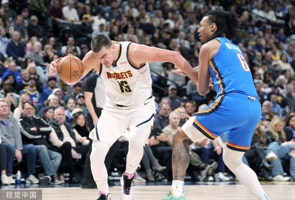 篮球赛场上 篮球赛场上