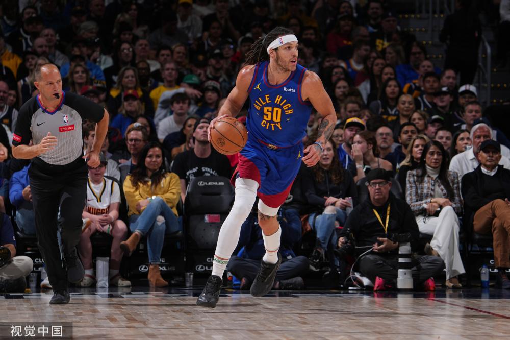 段中突出的 段中突出的