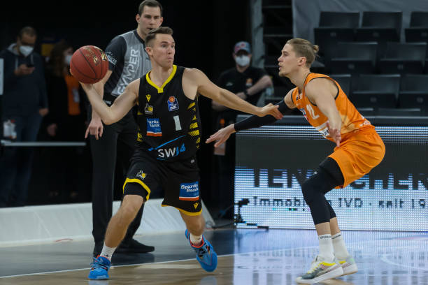 并巧妙利用 并巧妙利用