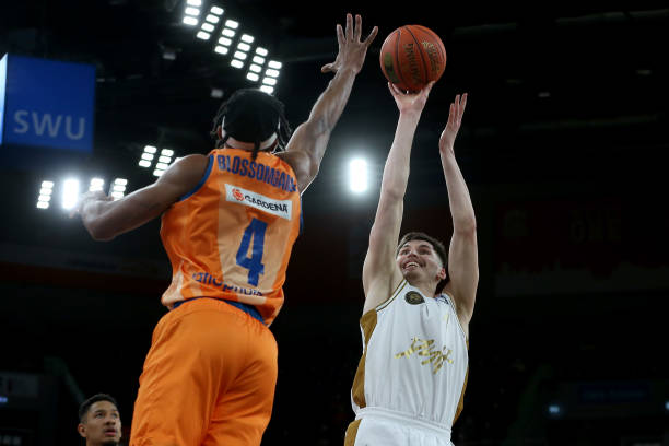 捍卫冠军荣 捍卫冠军荣