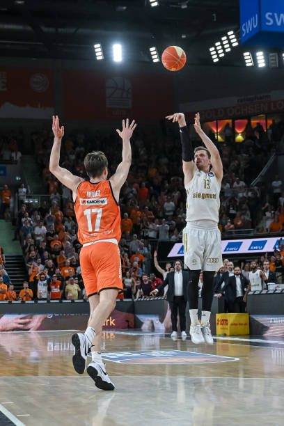 他在起脚前 他在起脚前